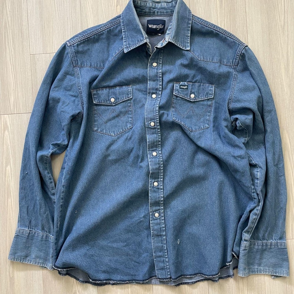 Wrangler Men's Blue Denim Pearl Snap Button Down Size XL Western Distressed